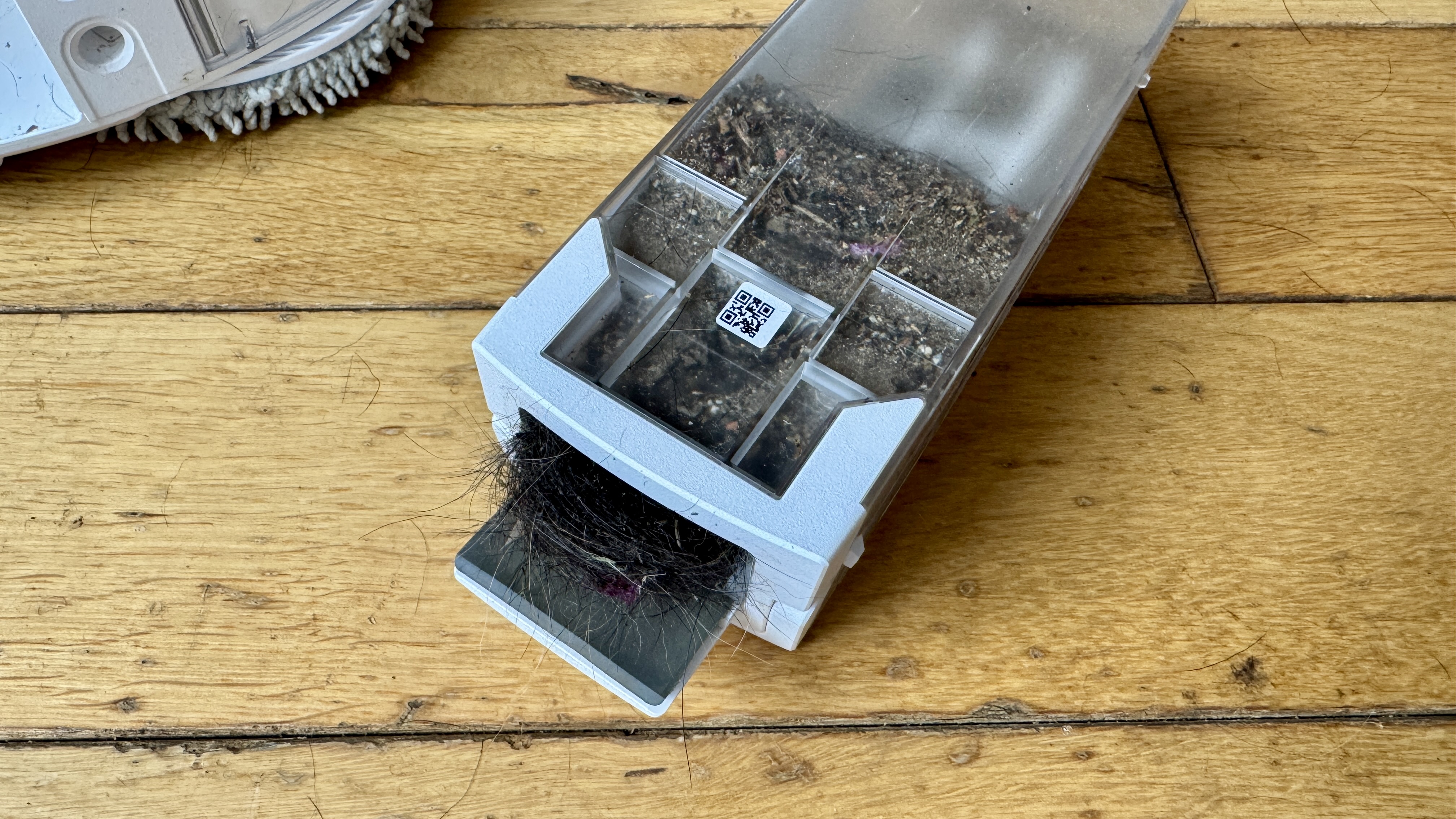 DJI Romo P robot vacuum  bin blocked by hair and dirt