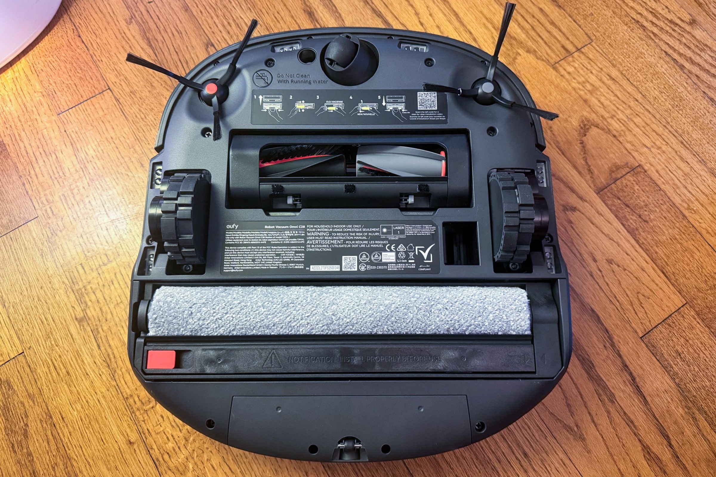 <em>It has a long roller mop and a duo-spiral brush, similar to the Roborock’s Saros 20.</em>