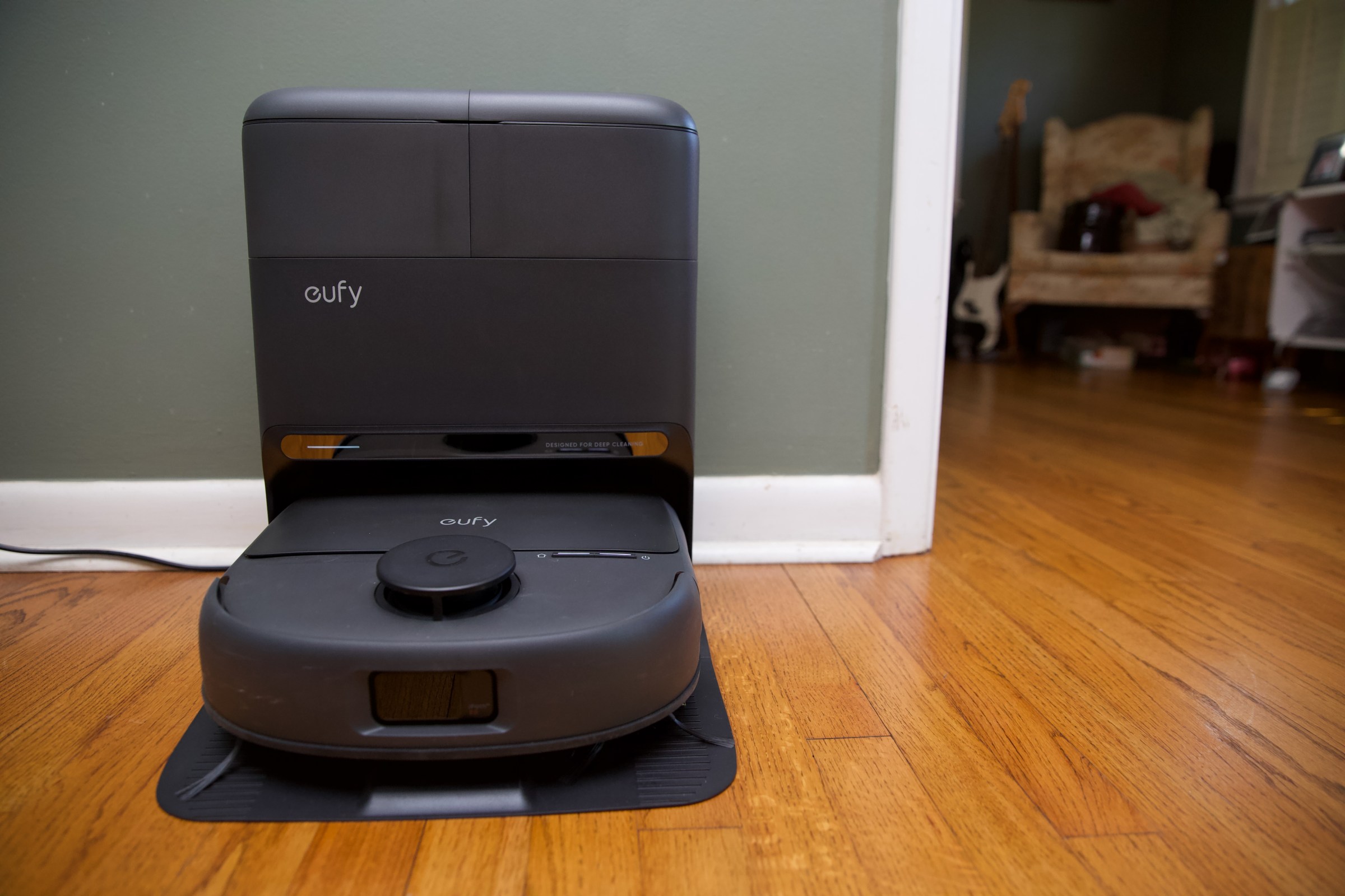 <em>The Eufy’s Omni station is compact compared to most.</em>