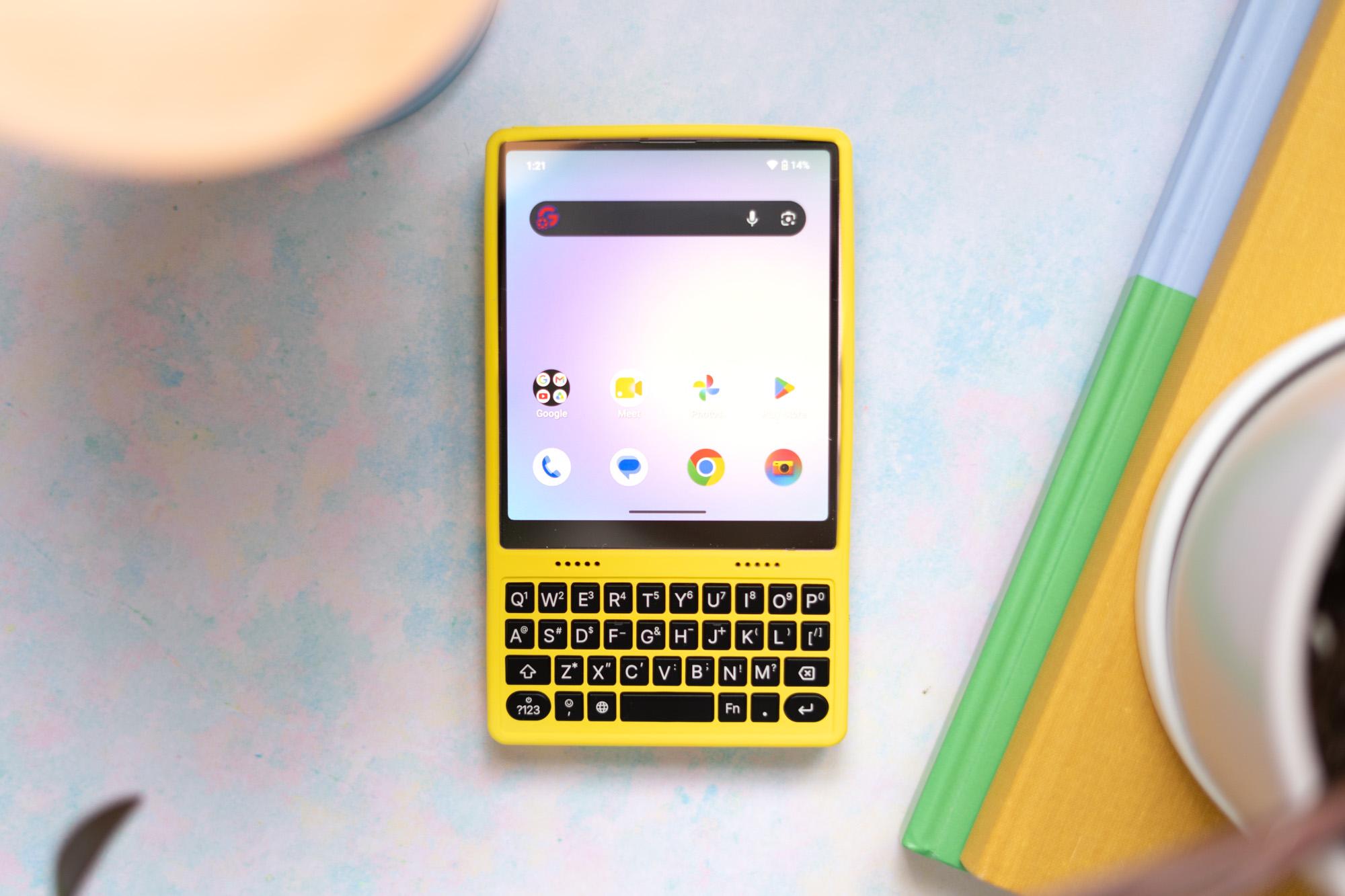Ikko MindOne Pro phone in yellow keyboard case