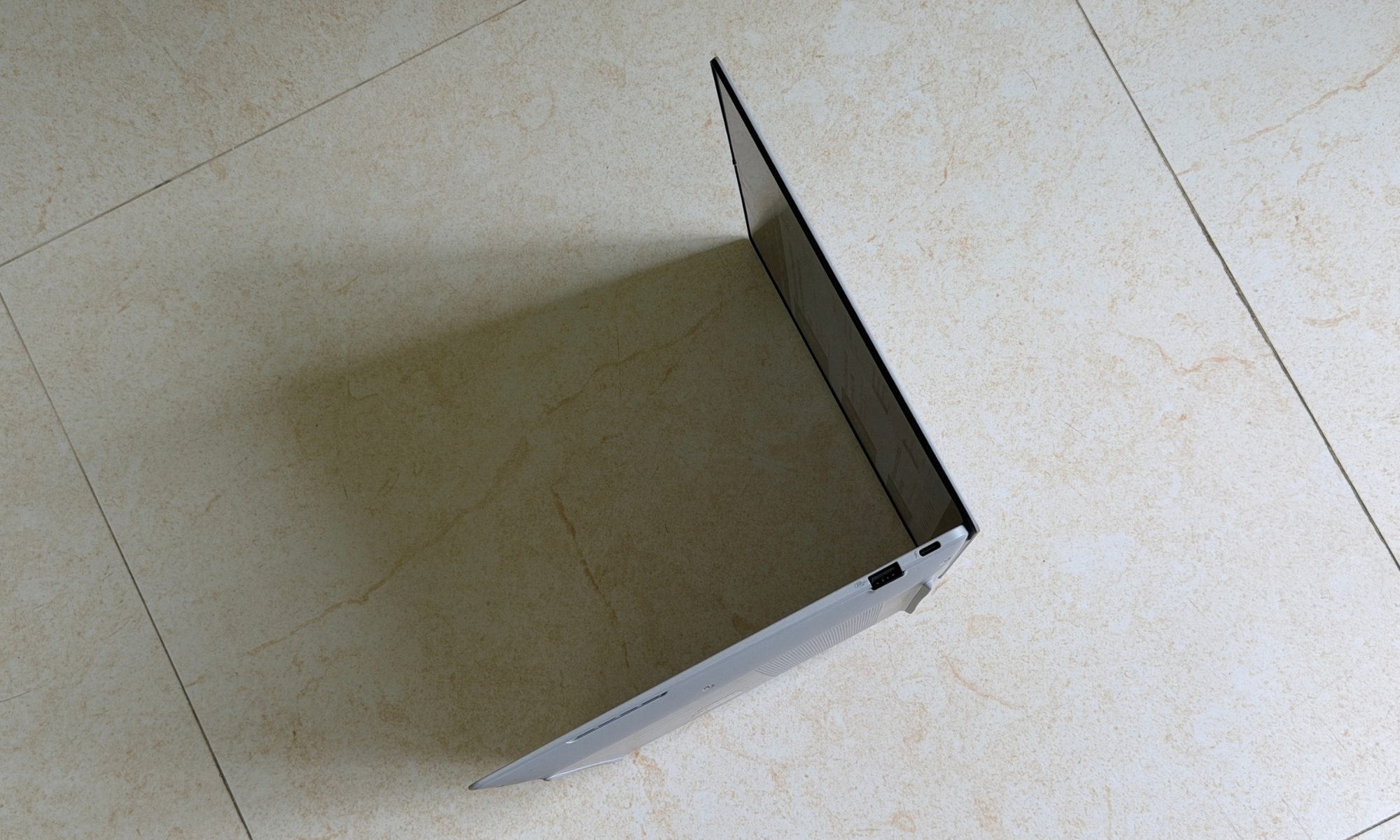 Asus ExpertBook Ultra laptop