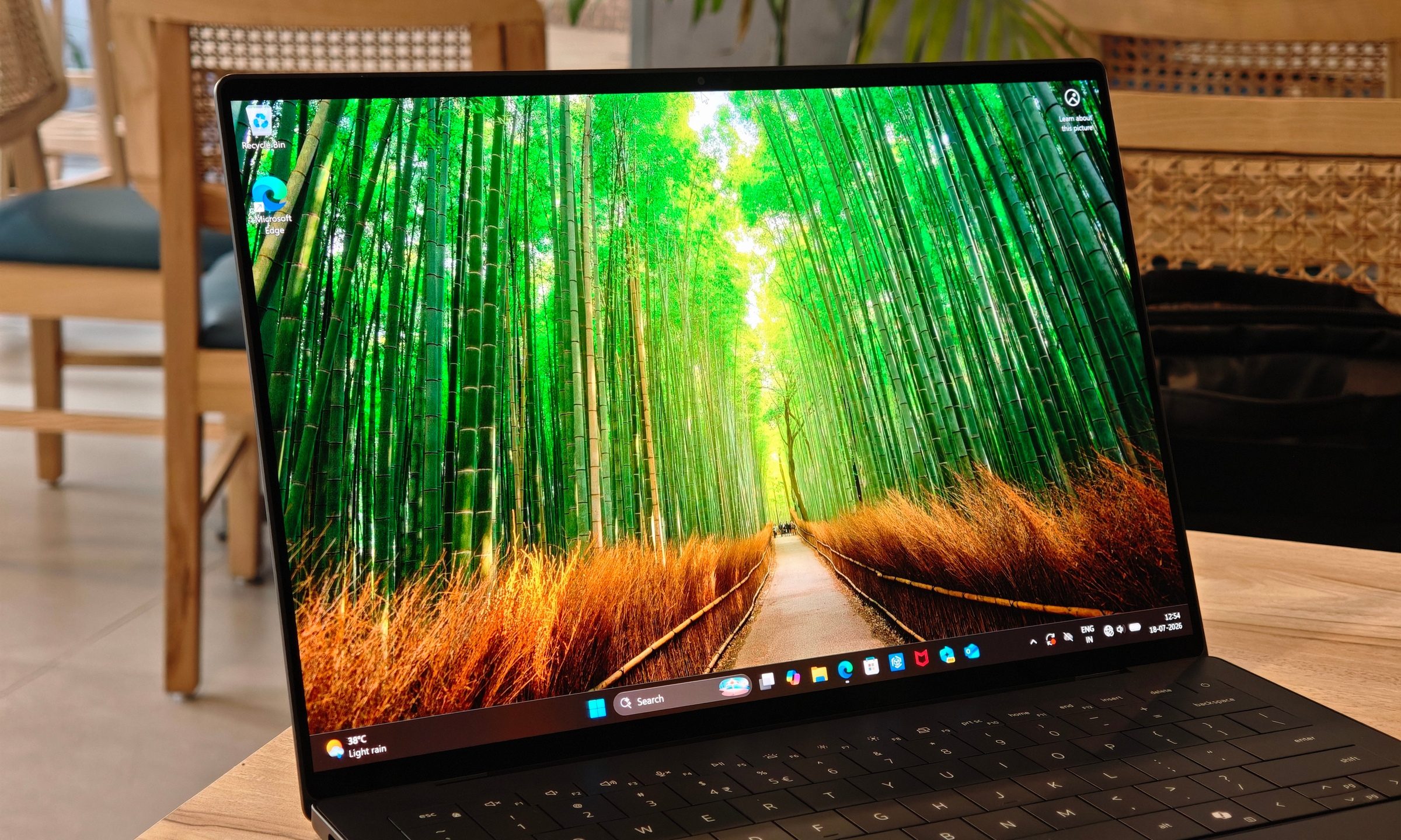 Dell XPS 14 Review: OLED display
