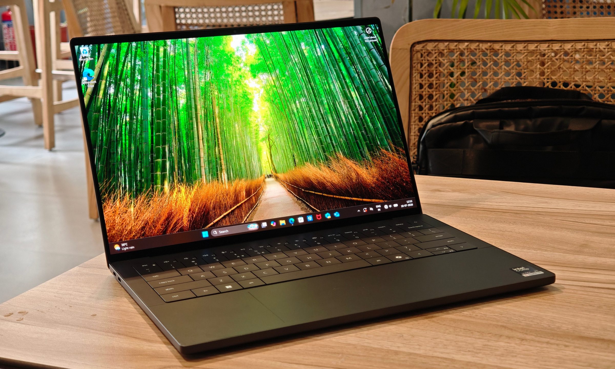 Dell XPS 14 Review: Front View