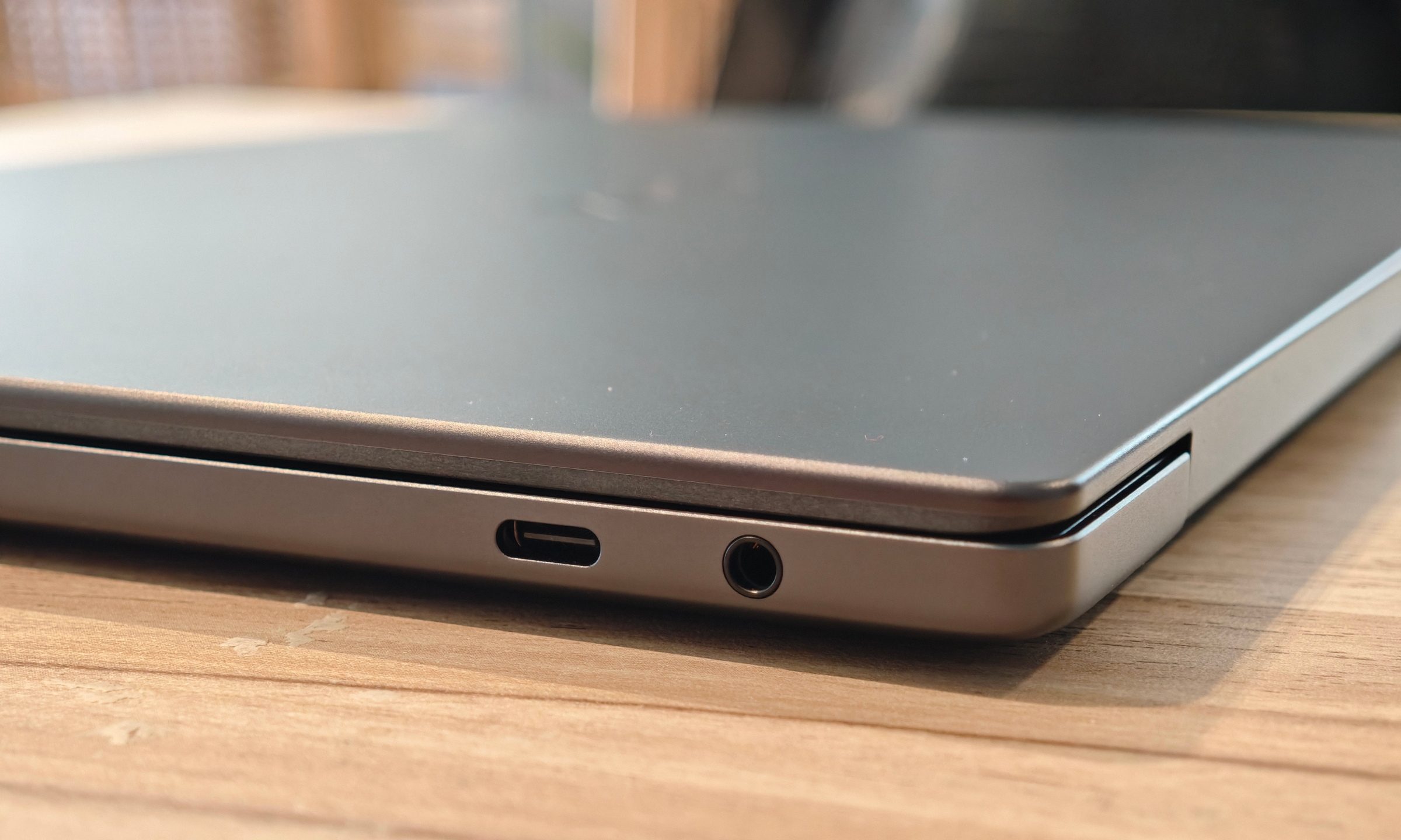 Dell XPS 14 Review: Ports Right Side