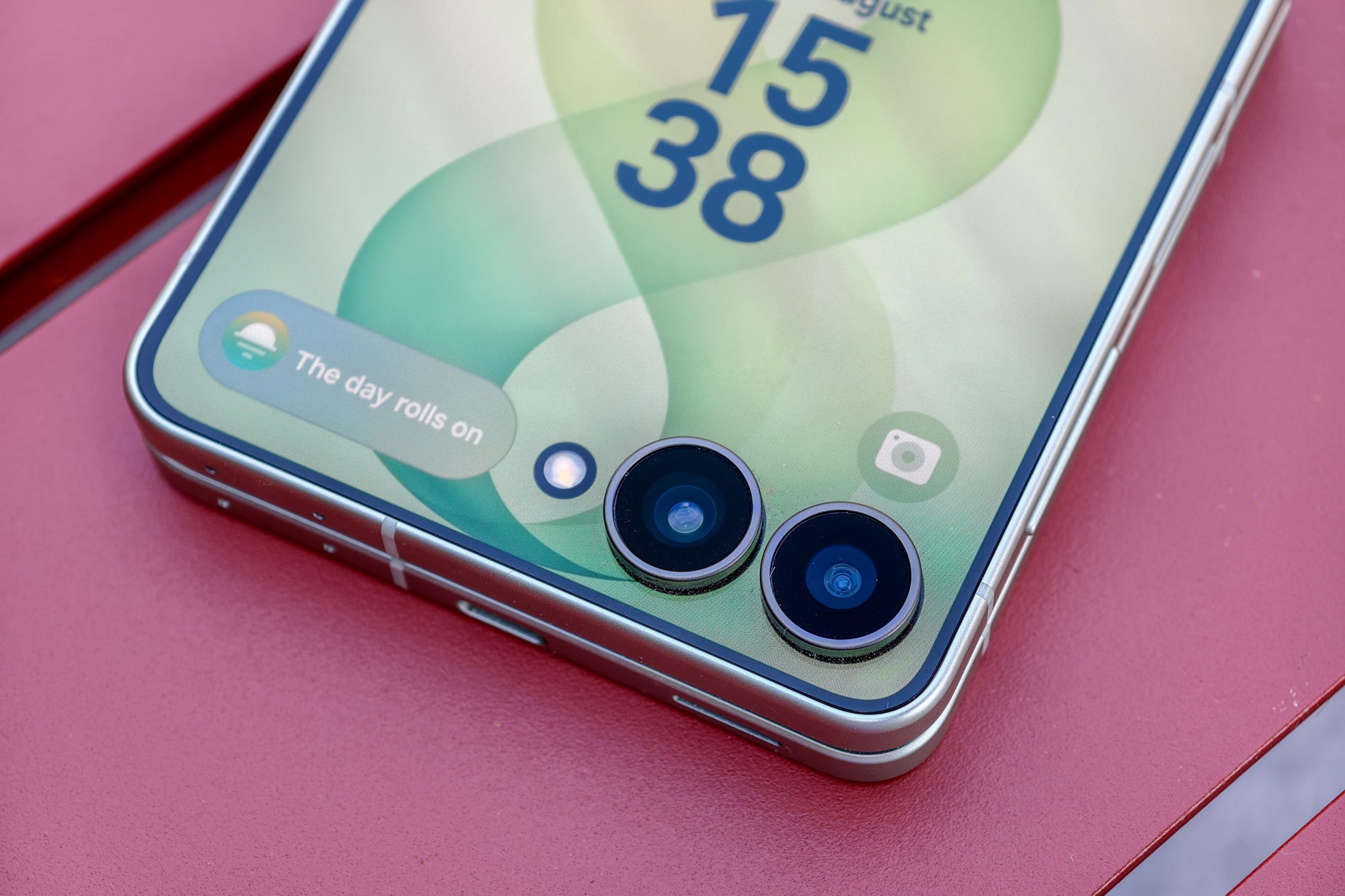 Like last year’s phone, the cover screen wraps around the cameras.